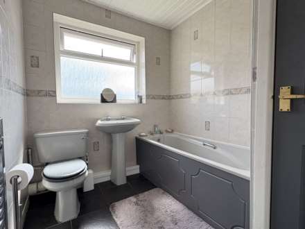 Alandale, Royton, Image 13