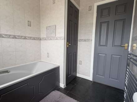 Alandale, Royton, Image 14