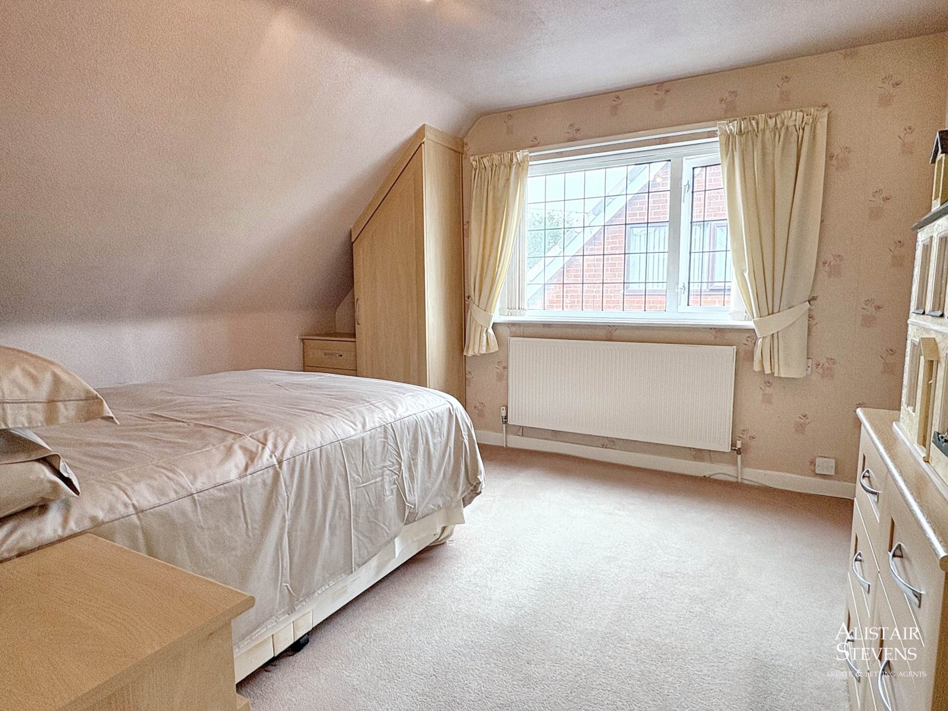 Elizabeth Avenue, Royton, Image 12