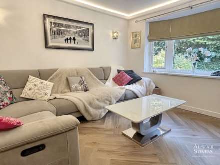 Kerwood Drive, Royton, Image 5