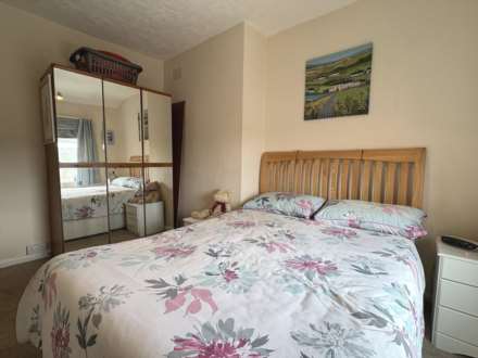 Church Road, Shaw, Image 17