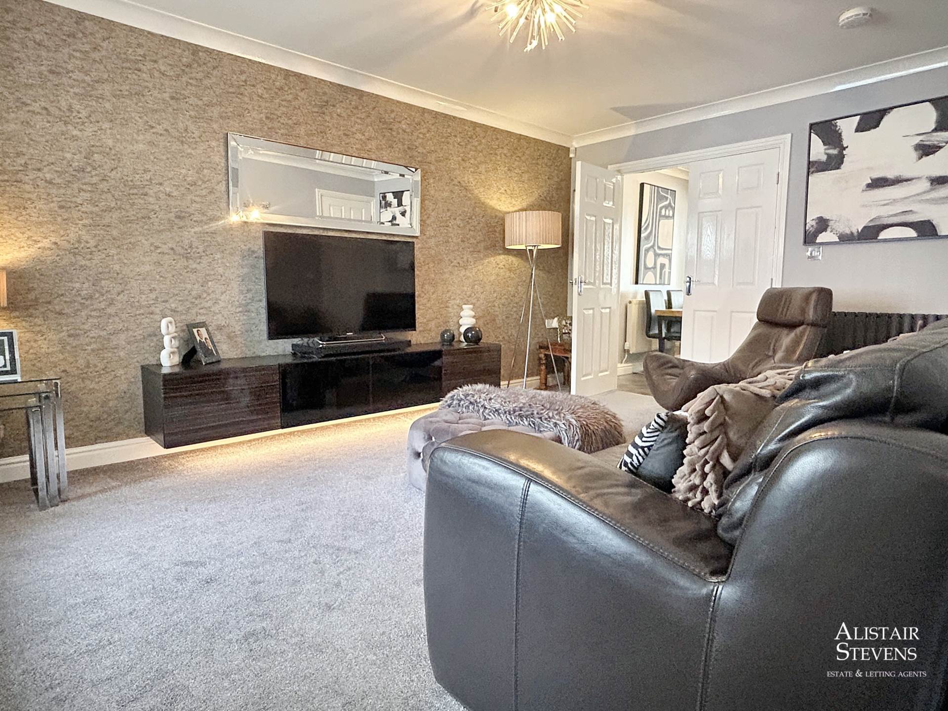 Arlington Close, Royton, Image 2