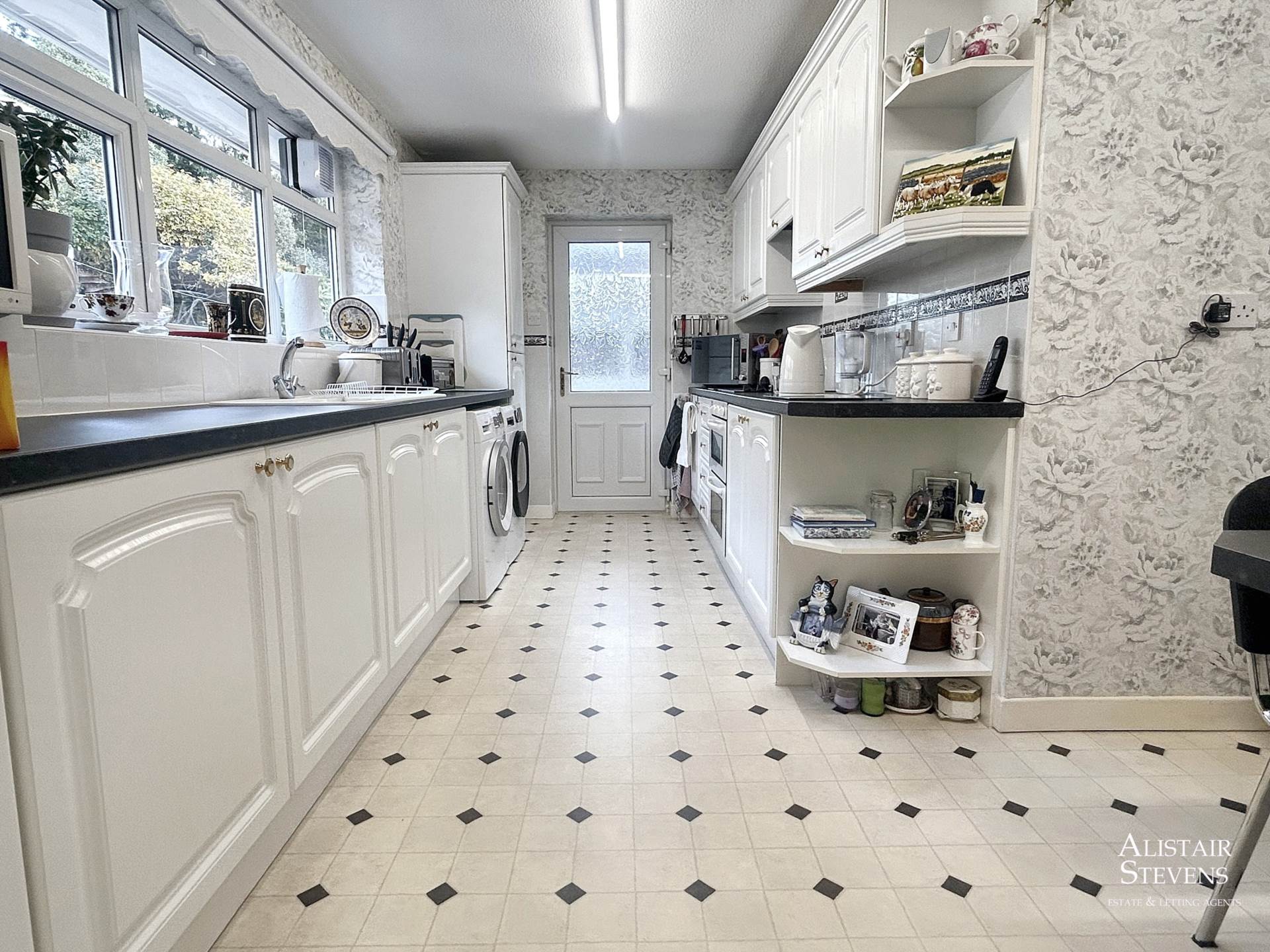 Chiltern Close, High Crompton, Shaw, Image 6