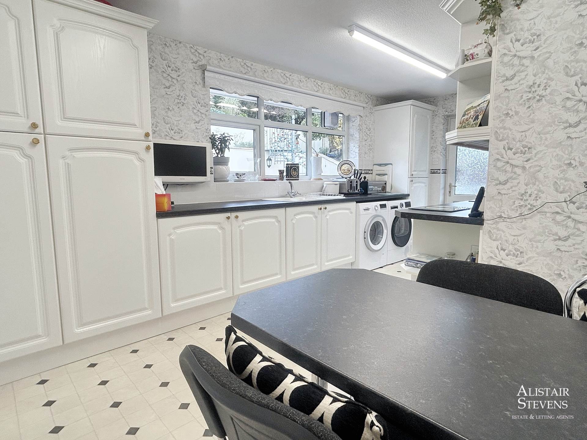 Chiltern Close, High Crompton, Shaw, Image 8