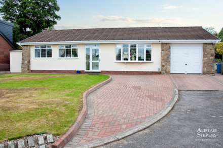 3 Bedroom Detached Bungalow, Chiltern Close, High Crompton, Shaw