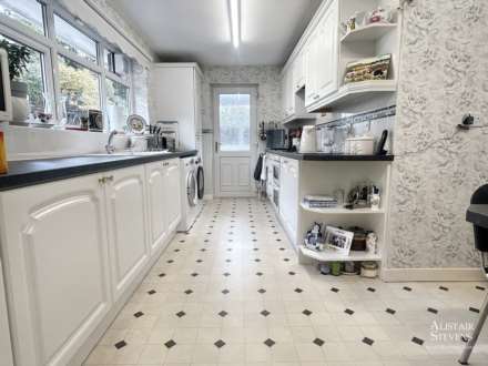 Chiltern Close, High Crompton, Shaw, Image 6