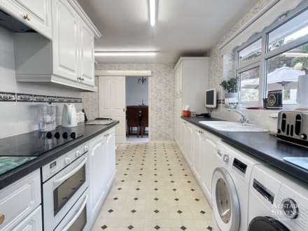 Chiltern Close, High Crompton, Shaw, Image 7