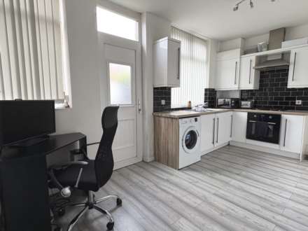 Briton Street, Royton, Image 3