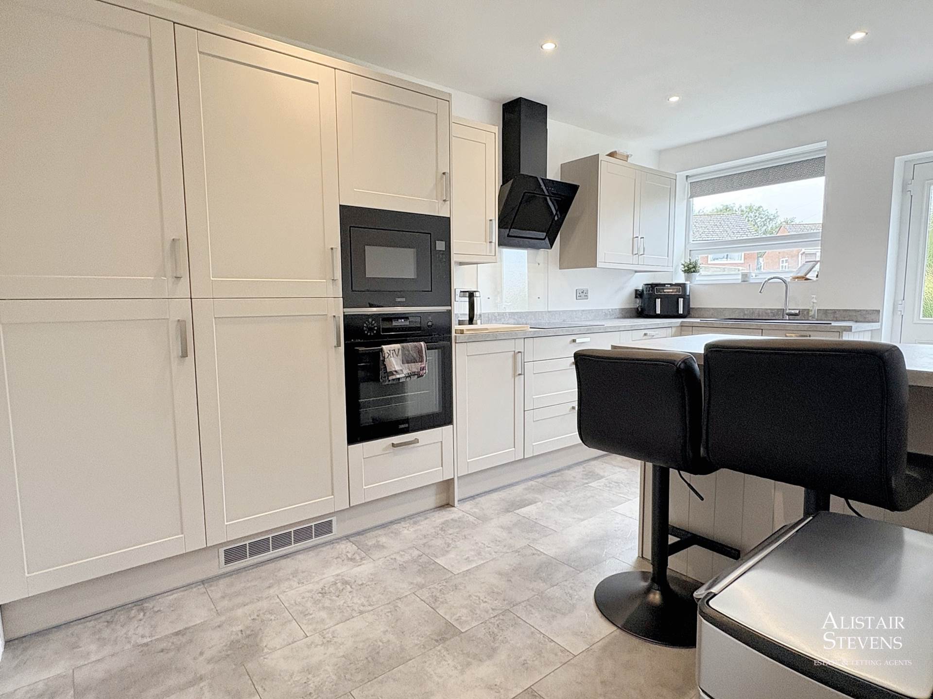 Clifton Crescent, Royton, Oldham, Image 6