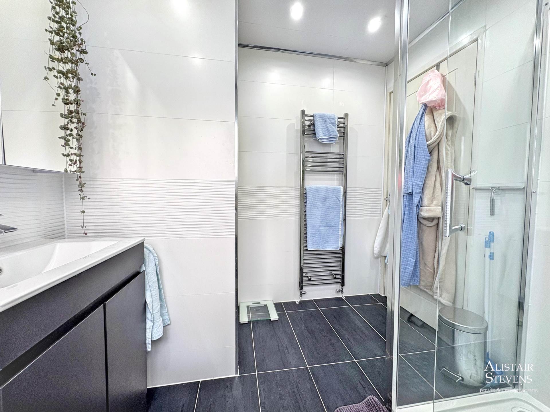 Oozewood Road, Royton, Image 16