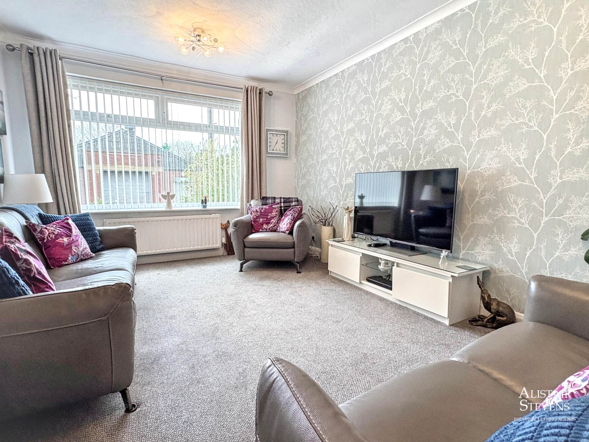 Oozewood Road, Royton, Image 3