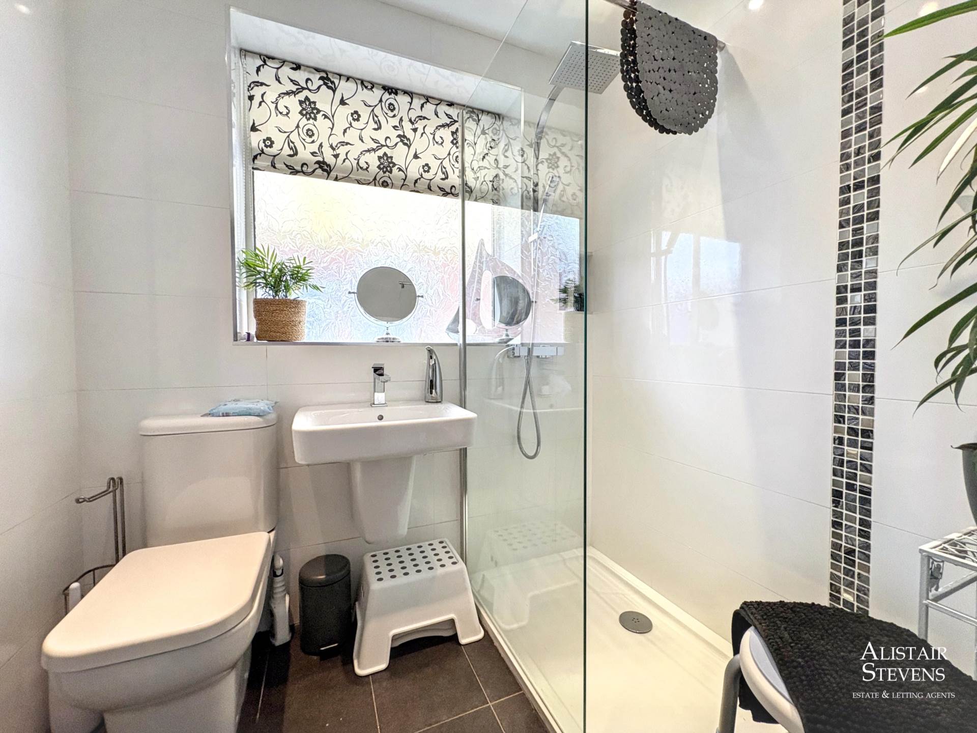 Oozewood Road, Royton, Image 7