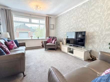 Oozewood Road, Royton, Image 3