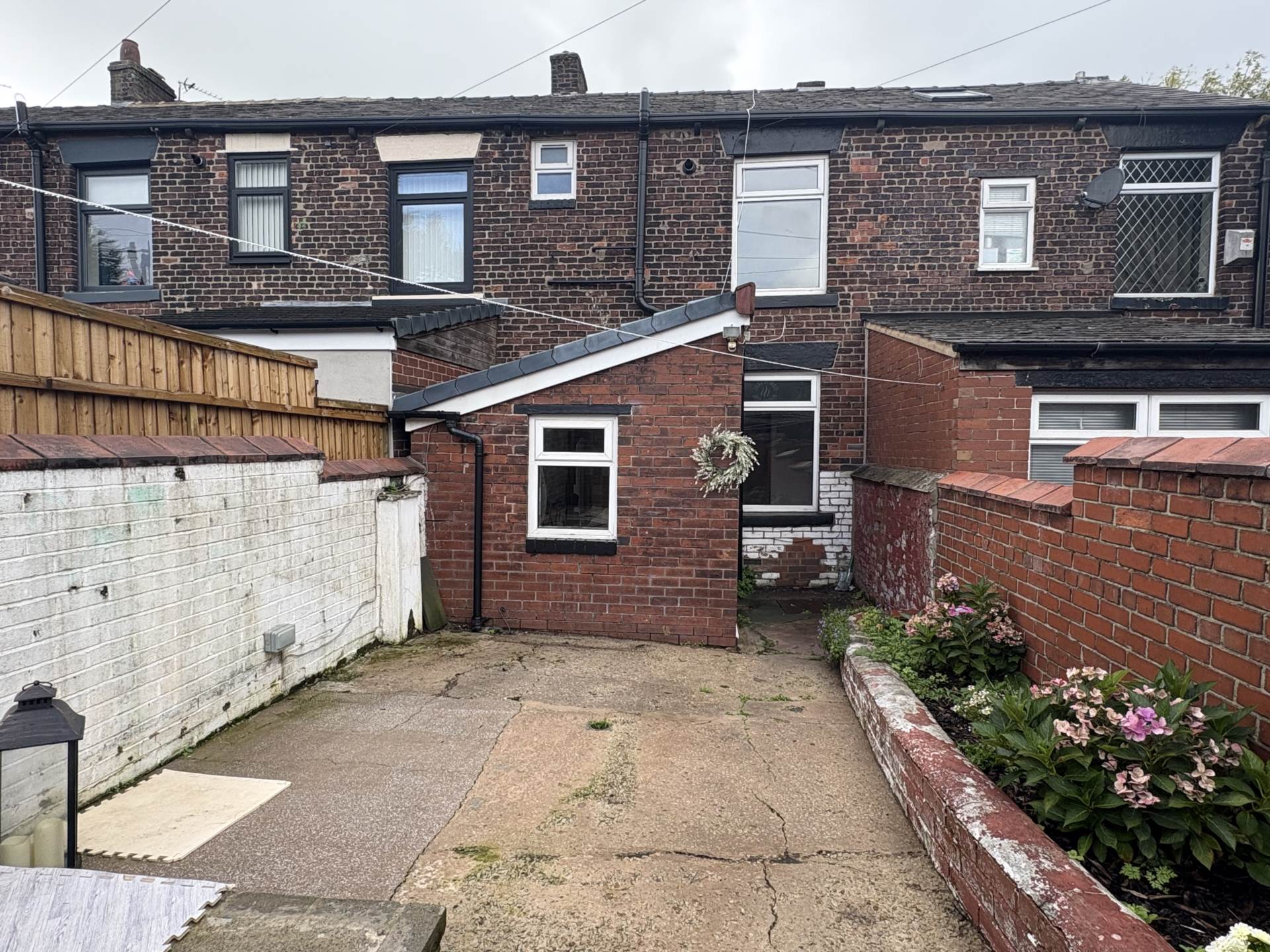 Rochdale Road, Royton, Image 12