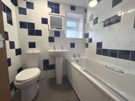 Rochdale Road, Royton, Image 11