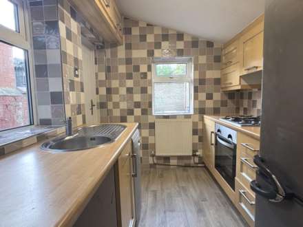 Rochdale Road, Royton, Image 6