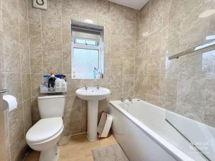 Berkeley Drive, Oldham, Image 11