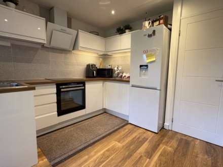 7 Monarch Close, Royton, Image 3