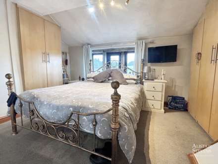 Grains Bar, Oldham, Image 7