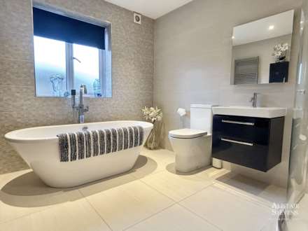 Thornham Lane, Oldham, Image 17