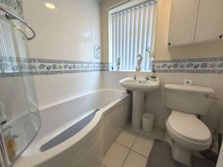 Sherwood Way, Oldham, Image 10