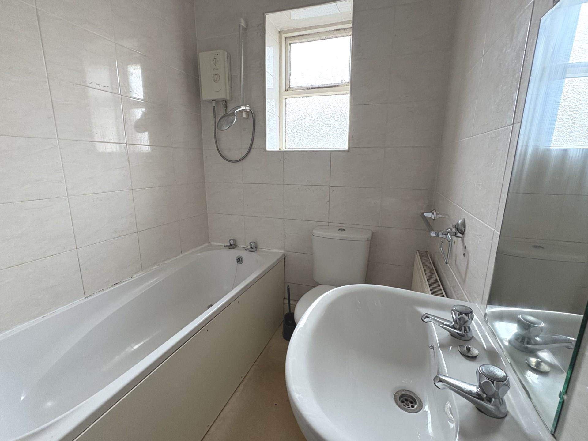 Park Street, Shaw, Image 12