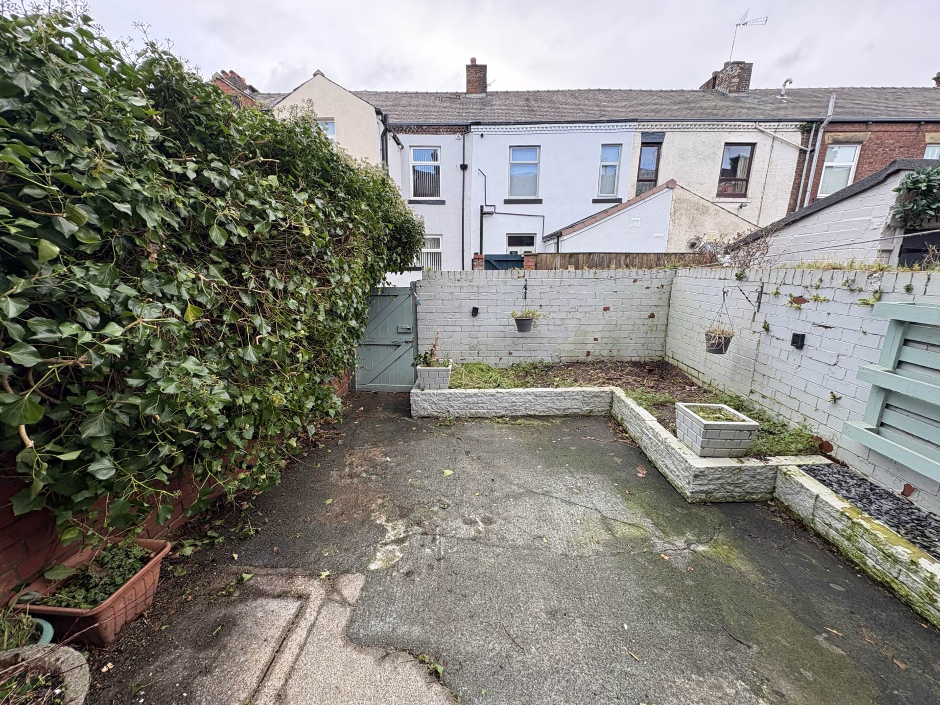 Park Street, Shaw, Image 13