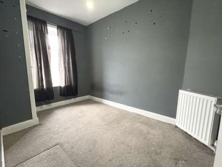 Park Street, Shaw, Image 10