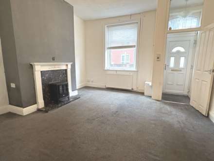 Park Street, Shaw, Image 2