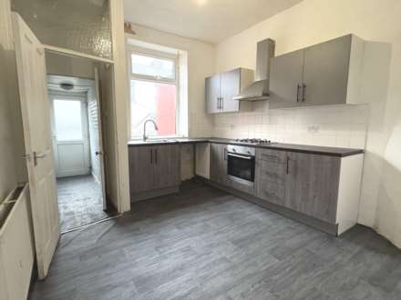 Park Street, Shaw, Image 3