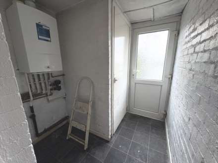 Park Street, Shaw, Image 6