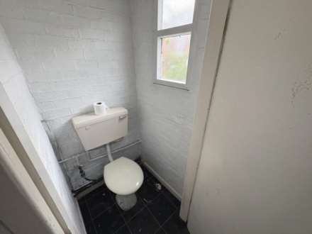 Park Street, Shaw, Image 7