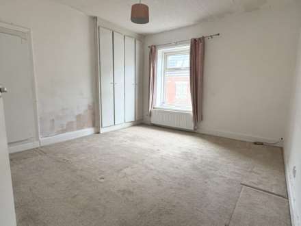 Park Street, Shaw, Image 8