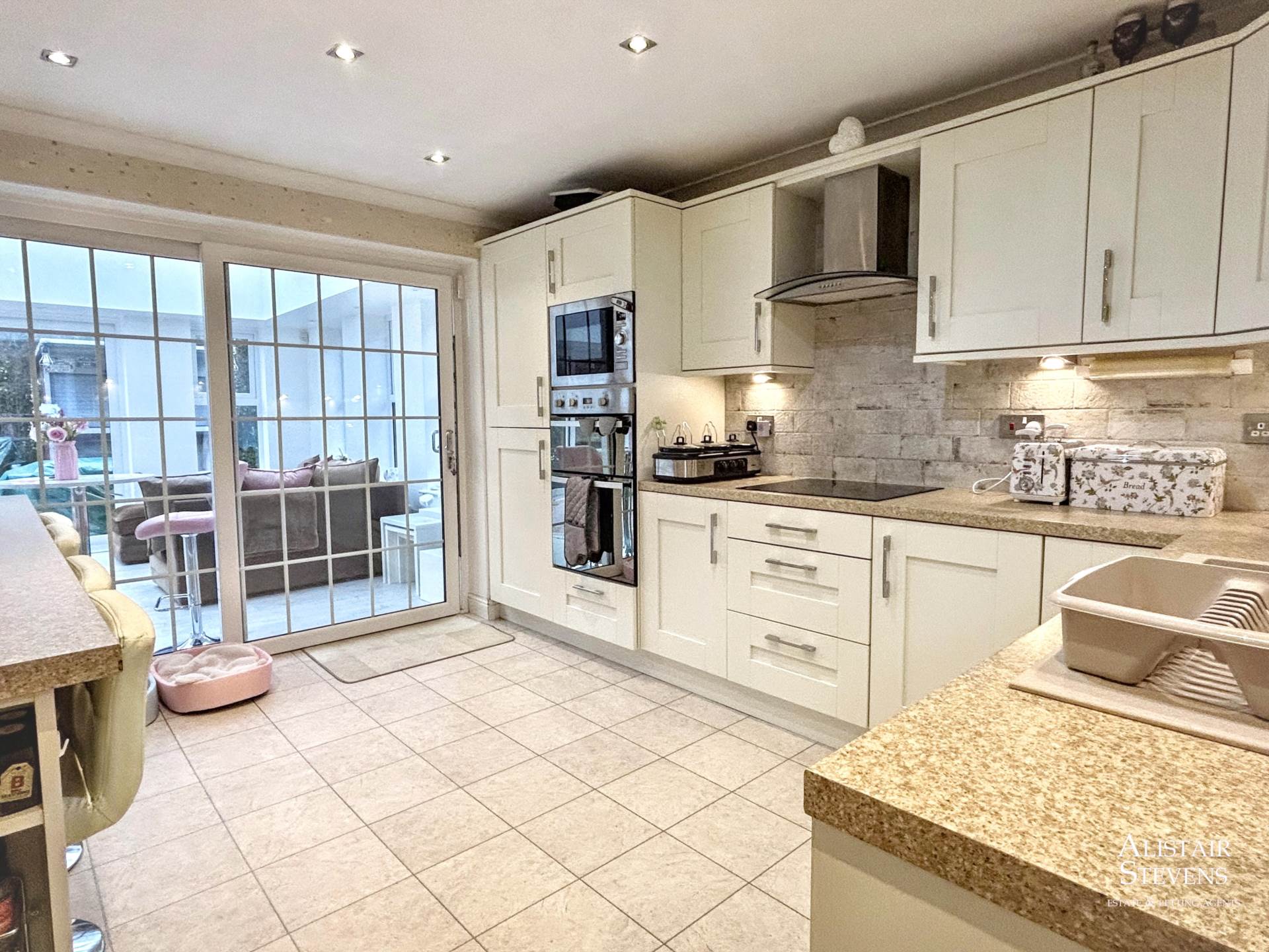 Highfield Drive, Royton, Image 9