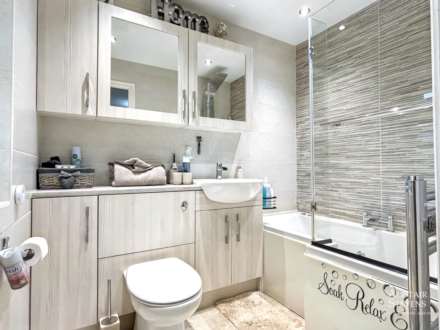 Highfield Drive, Royton, Image 16