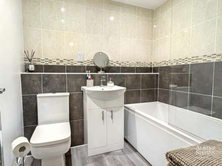 Windmill Close, Royton, Image 11