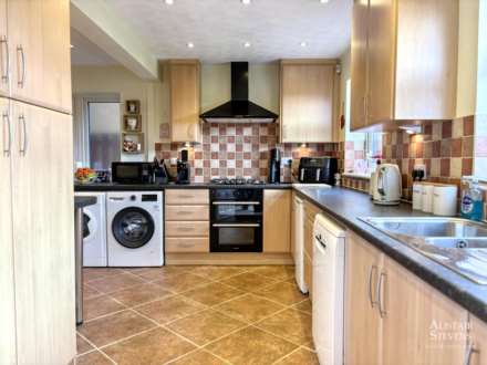 Highfield Drive, Royton, Image 7