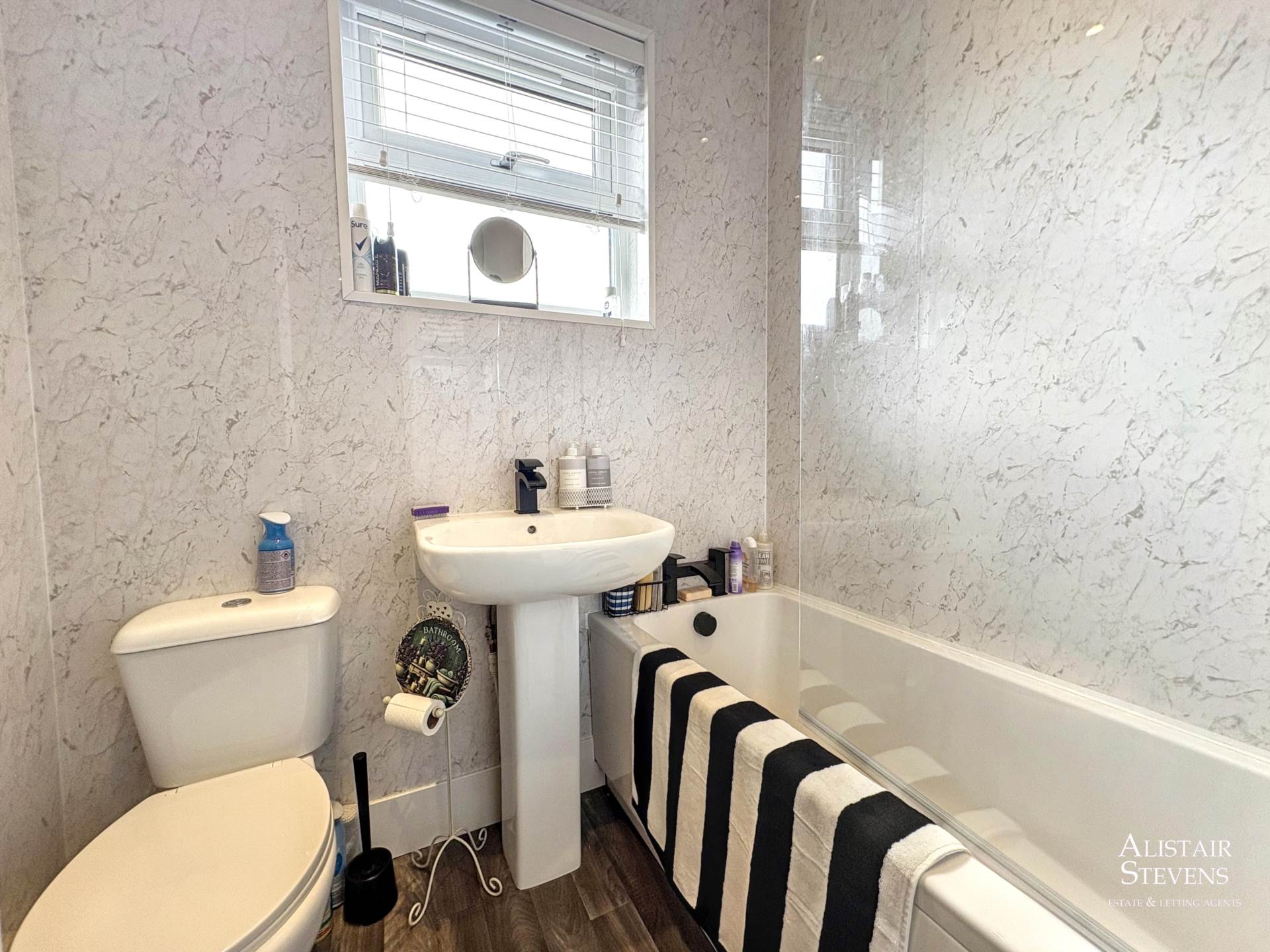 Turf Lane, Royton, Image 15