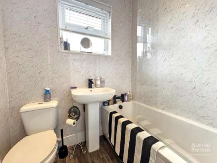 Turf Lane, Royton, Image 15