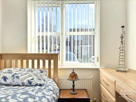 Parklands, Royton, Image 14