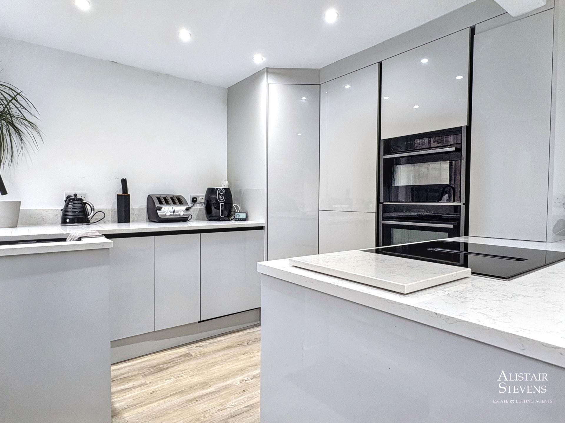 Harewood Drive, Royton, Image 5