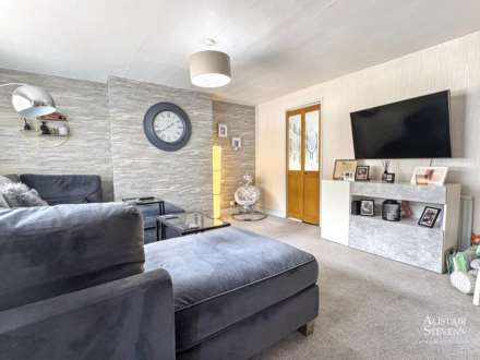 Harewood Drive, Royton, Image 3