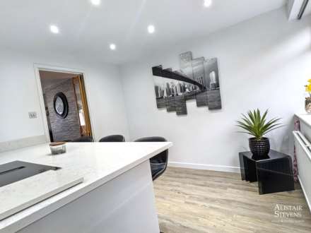 Harewood Drive, Royton, Image 6