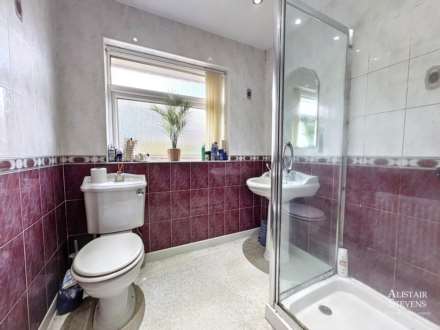 Harewood Drive, Royton, Image 9