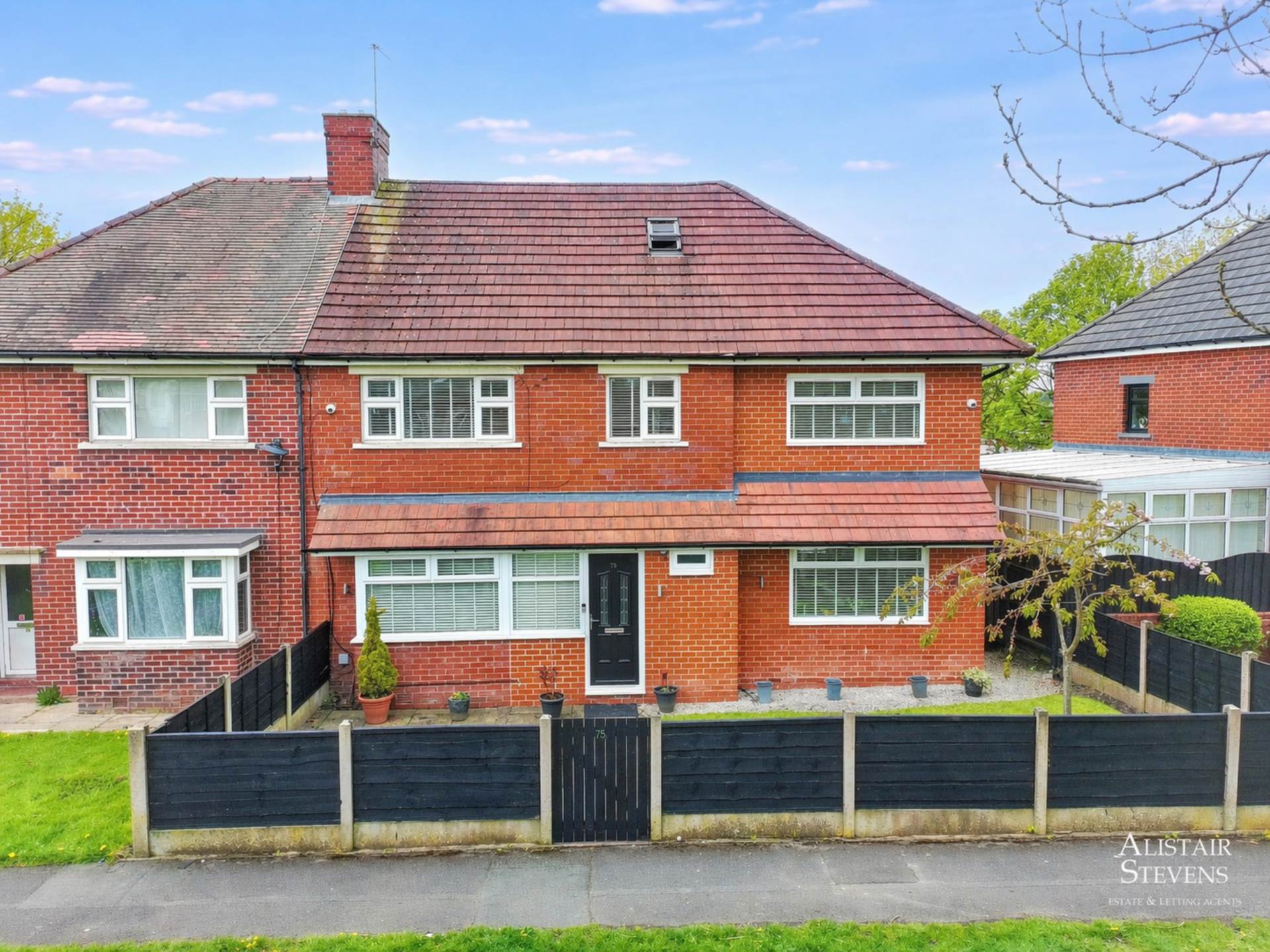 Perth Street, Heyside, Image 29