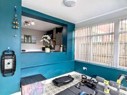 Perth Street, Heyside, Image 13