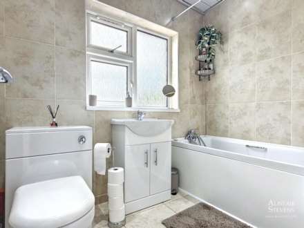 Perth Street, Heyside, Image 28