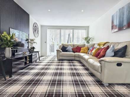 Perth Street, Heyside, Image 3