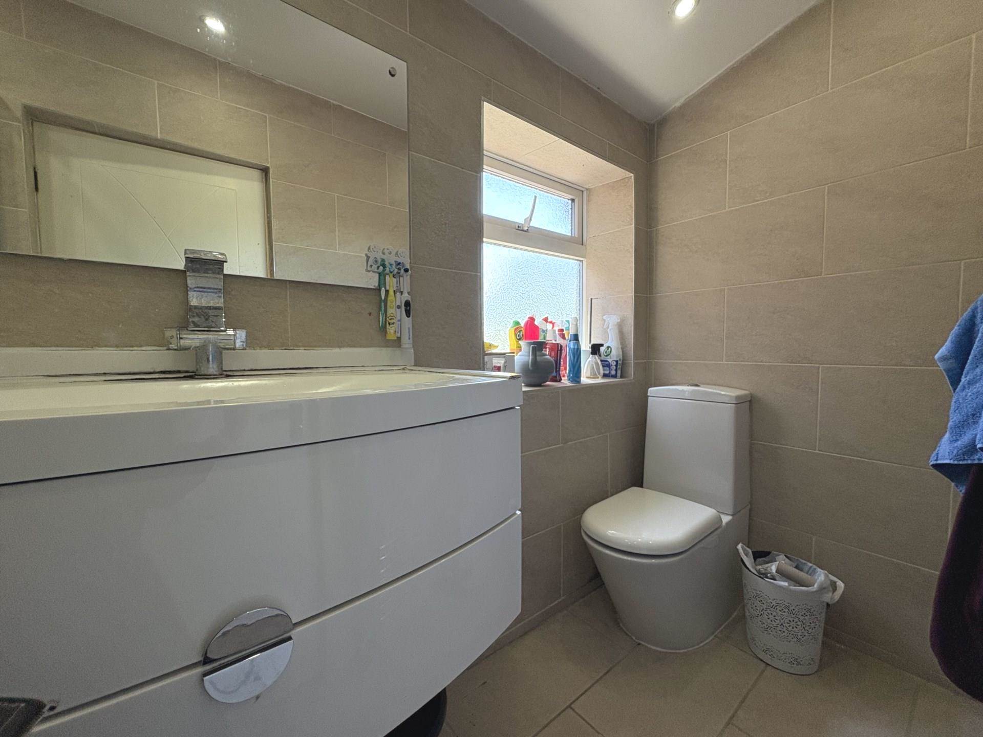 Edge Lane Road, Oldham, Image 12