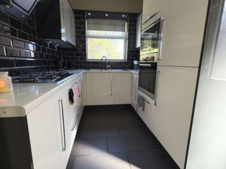 Edge Lane Road, Oldham, Image 3
